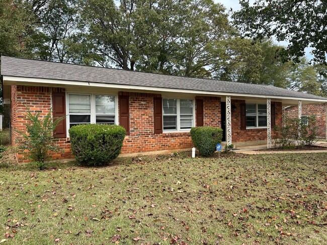 Foto del edificio - Check out this 3- Bedroom Prattville Cutie !!