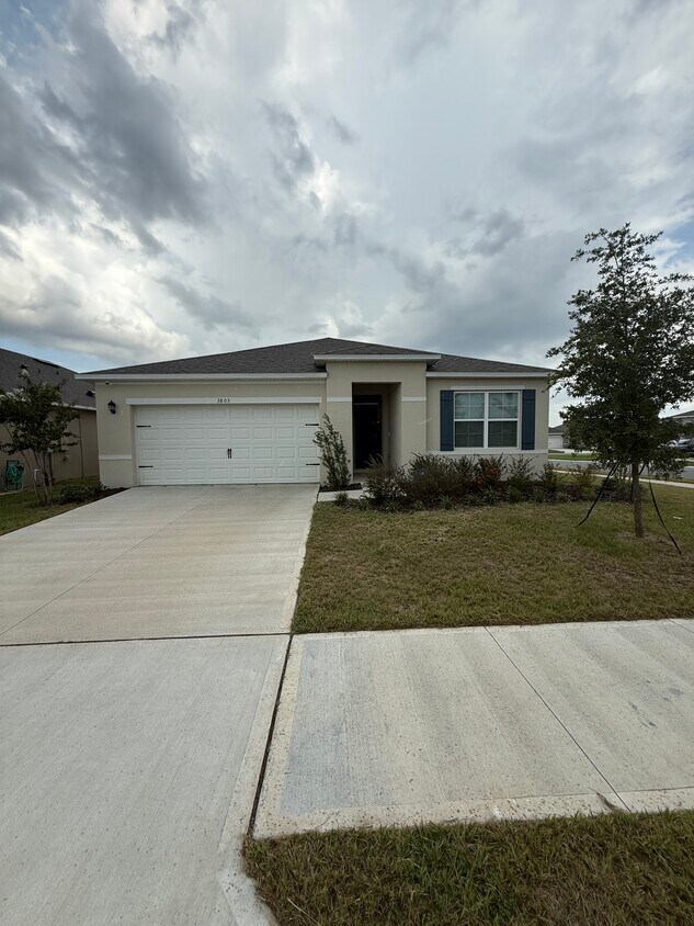 Foto principal - 3803 Resting Robin Ave