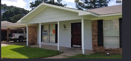 Building Photo - 2069 Scanlon Dr