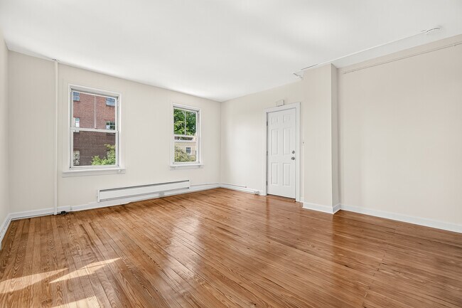 Foto del edificio - 243 E 2nd St