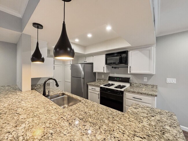 Foto del edificio - Modern 2BD/2BA Condo in El Cerrito W/ A/C,...