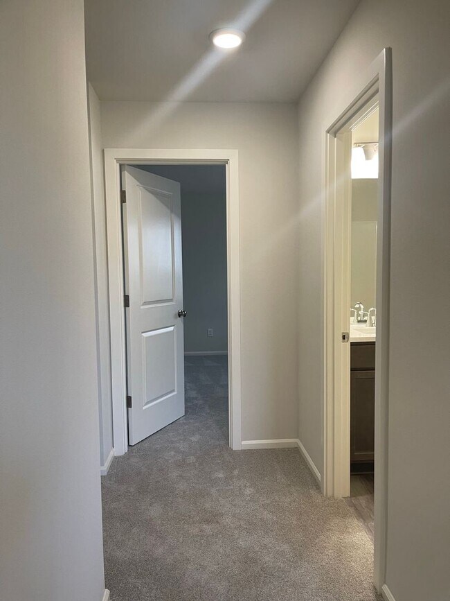 Foto del edificio - 4 bedrooms + BONUS ROOM And 2.5 baths Tumw...