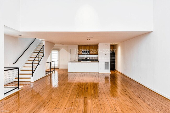Foto del edificio - 3 br, 2 bath House - 666 Lester Street -