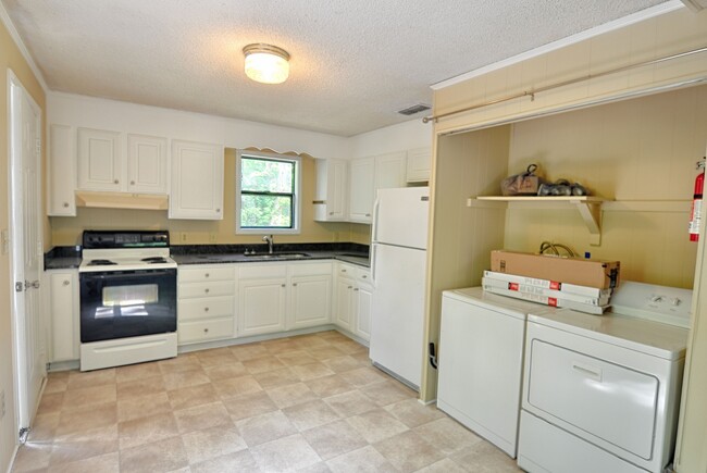 Building Photo - 106 Forsyth Dr
