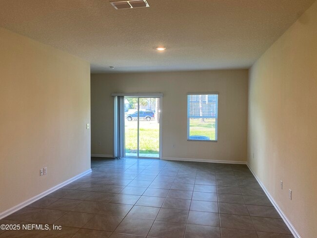 Foto del edificio - 9589 Mira Loma Dr
