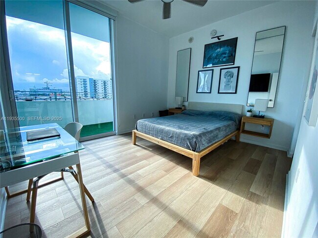 Building Photo - 350 NE 24th St