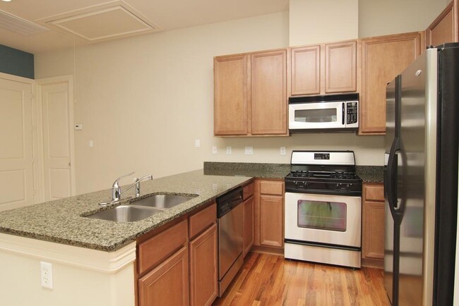 Building Photo - 3807 Center Plaza Dr