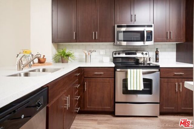 Foto del edificio - 1420 Peerless Pl