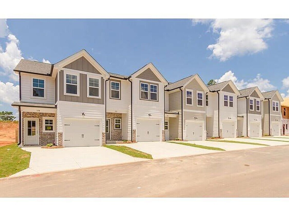 Foto principal - Conveniently Located Townhome for Rent. Av...