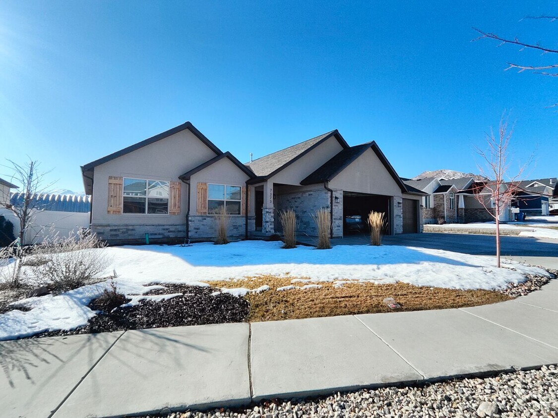 Beautiful 4 bed/3 bath home in Herriman! House Rental in Herriman, UT