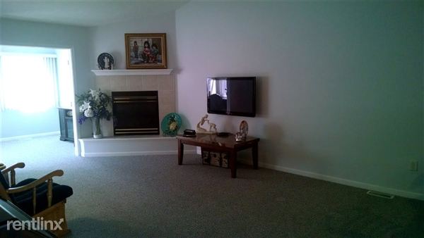 Building Photo - 1092 Fountain View Cir