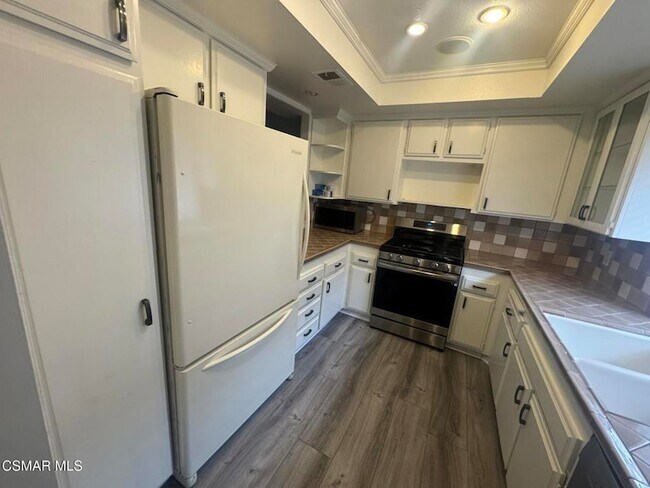 Foto del edificio - 12115 Valleyheart Dr