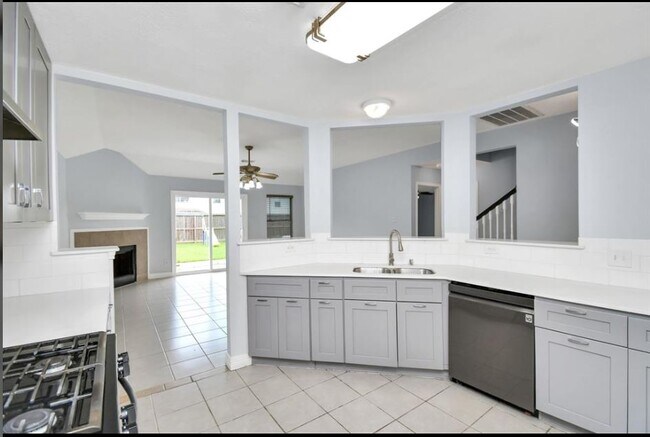 Building Photo - 9222 Floral Crest Dr