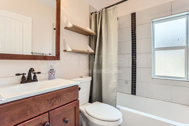Foto del edificio - 1564 Tamarac St