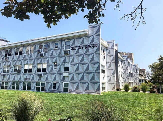 Foto del edificio - Grand Regency Condos