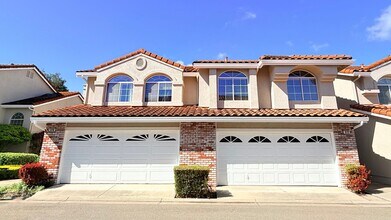 Building Photo - 372 Bellflower Ct