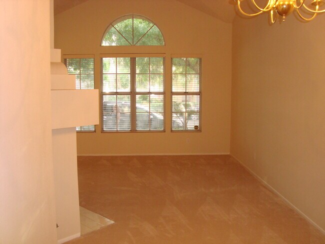 Building Photo - 2911 Snow Creek Ln