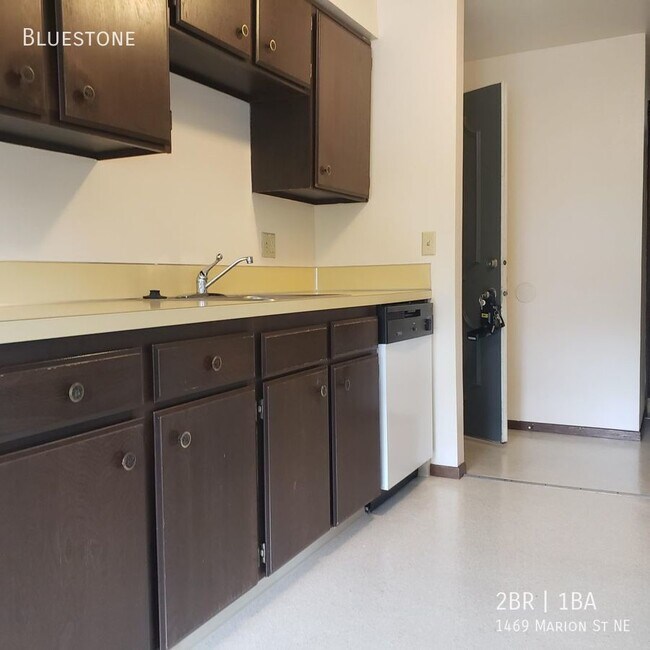 Building Photo - 2 Bedroom Apartment in Salem (Upstairs) - ...