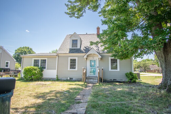 Building Photo - 26 Davis Ave