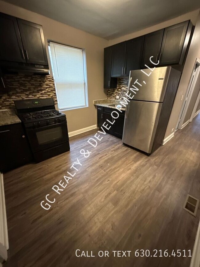 Building Photo - 7323 S Yates Blvd