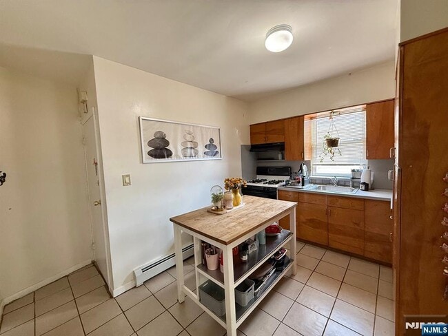 Building Photo - 165-167 Davis Ave-3)-3)