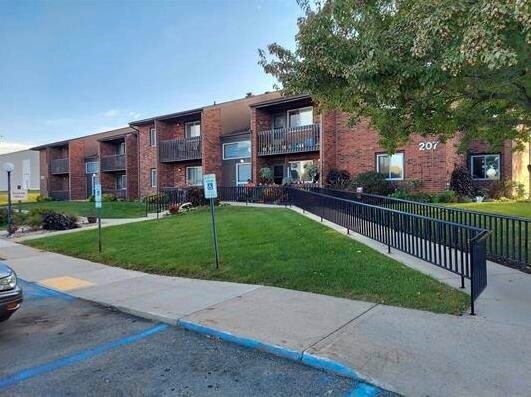 Building Photo - 325 3rd St