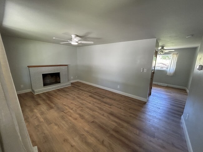 Building Photo - 129 Cohosset Dr