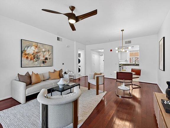 Foto del edificio - 1390 Saddle Rack St