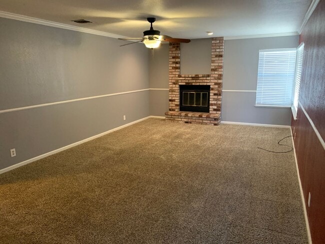 Building Photo - Charming Oakdale Home 3 bedrooms 2 bathrooms