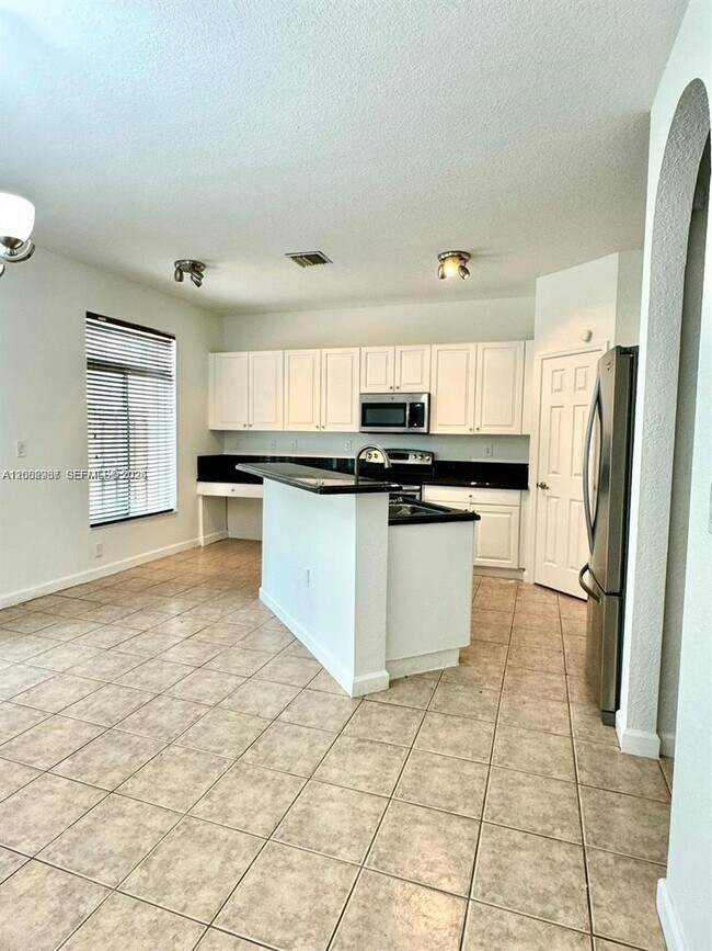 Building Photo - 5759 NW 113th Ct