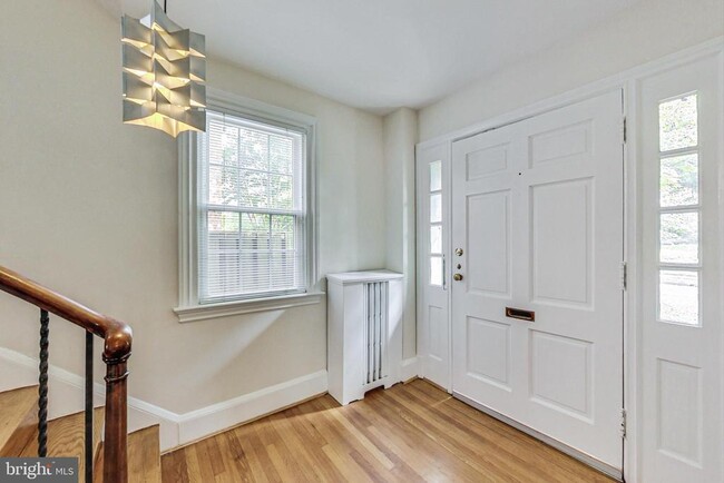 Building Photo - 7614 Morningside Dr NW