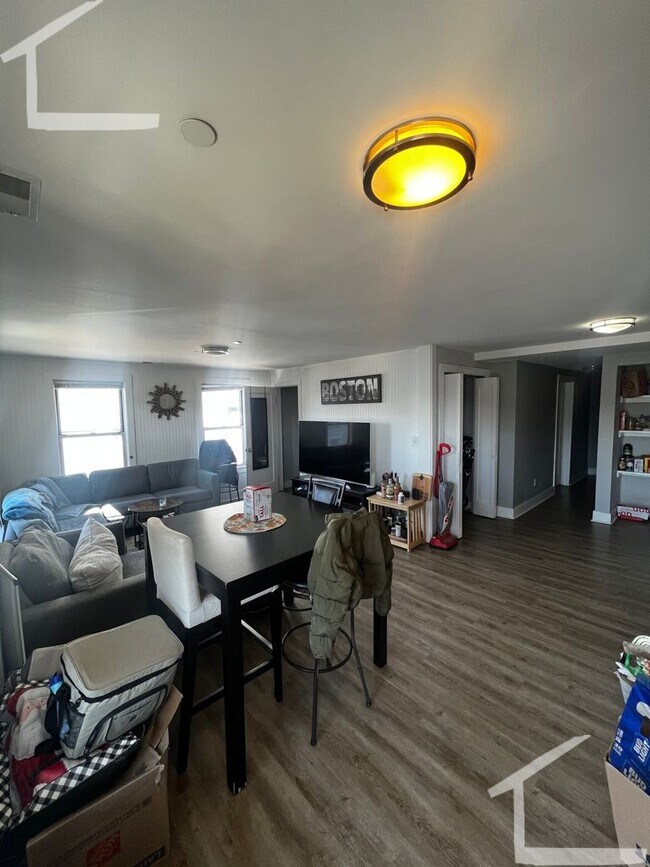 Foto del edificio - VERY NICE 3.5 BED IN SOUTH BOSTON!!!