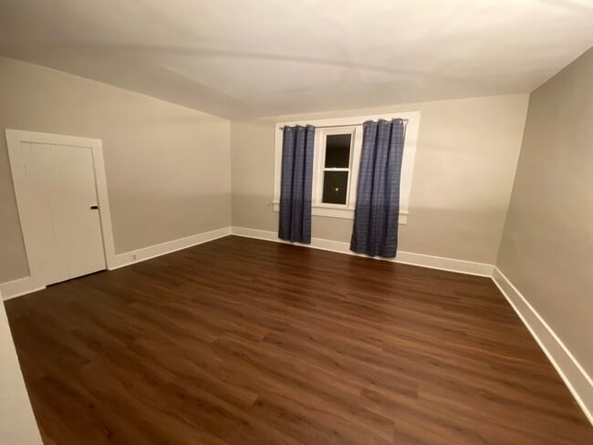 Living Room - 806 E 6th St