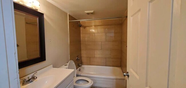 Photo du bâtiment - 2172-3002172 Quince St