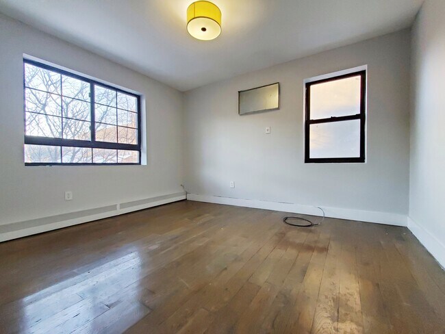 Building Photo - 805 Marcy Ave