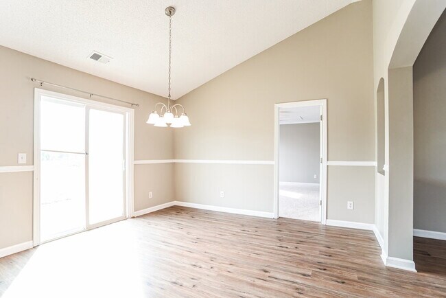 Building Photo - 300 Glencroft Dr