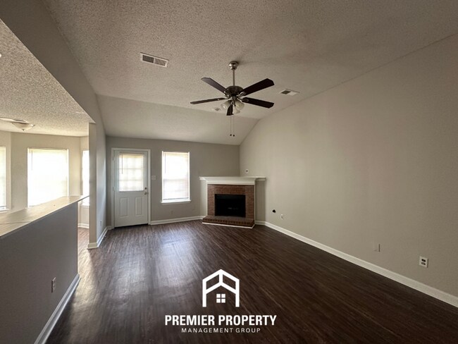 Foto del edificio - 2828 Breezy Ridge Trail