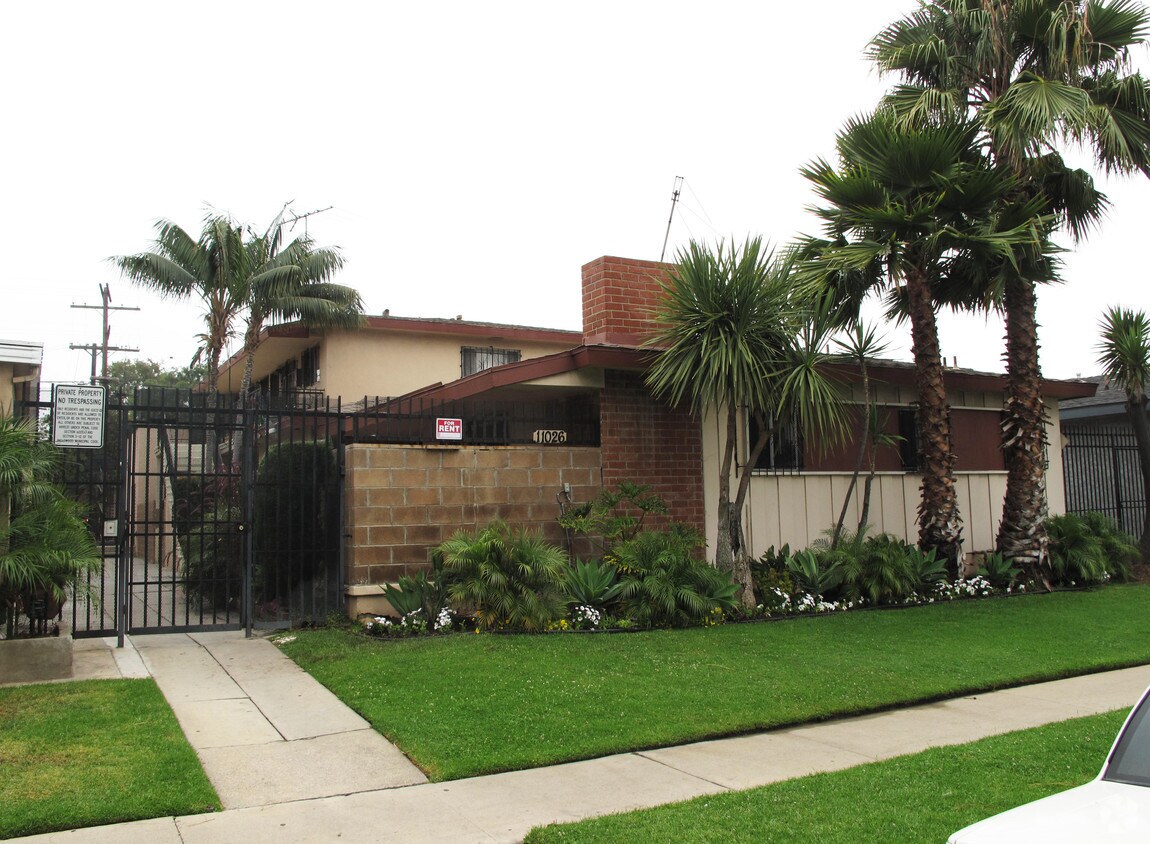 11026 S Crenshaw Blvd, Inglewood, CA 90303 Apartments in Inglewood