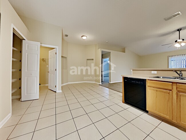 Building Photo - 3266 Woodglen Dr