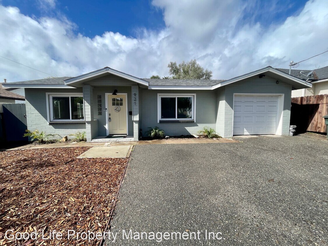 Foto principal - 2 br, 1 bath House - 921 S Juniper St