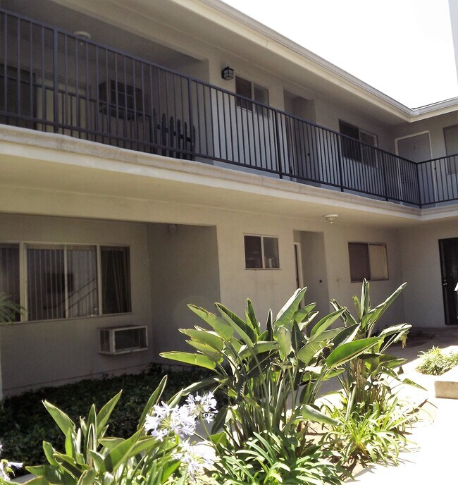 9902 W Broadway Unit 6, Anaheim, CA 92804 9902 W Broadway Anaheim