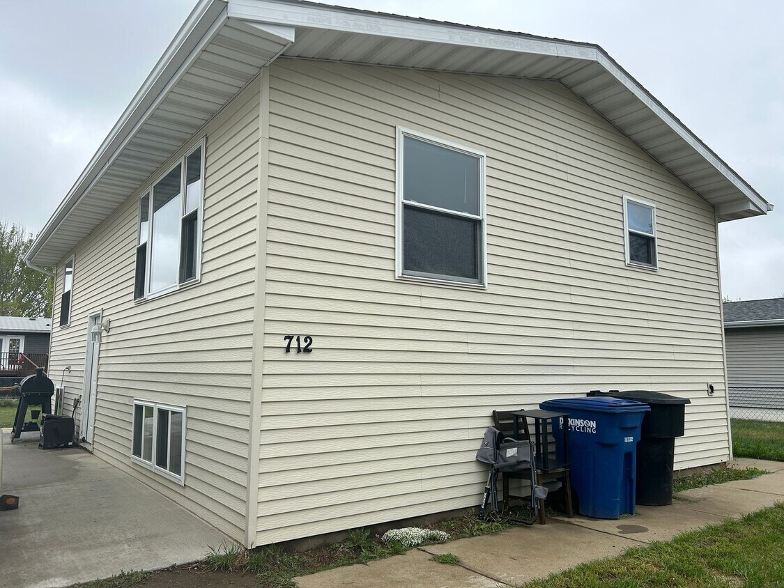 Building Photo - Lovely home in quiet neighborhood