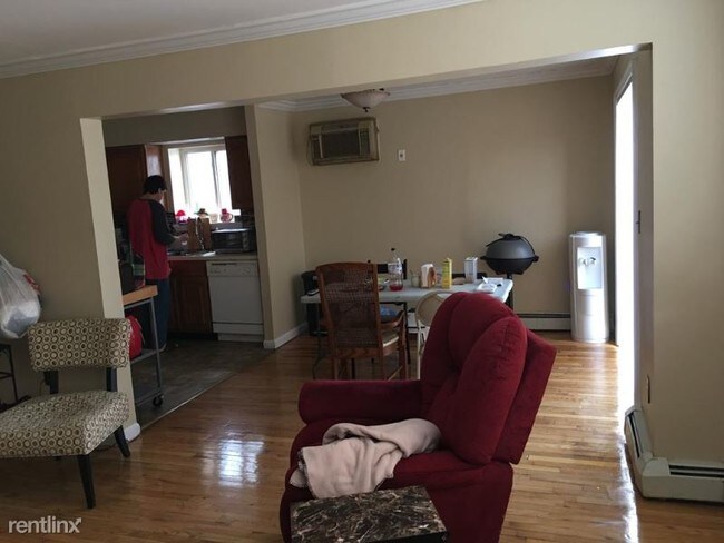 Building Photo - 3 br, 2 bath Apartment - 2711 Gifford Ave