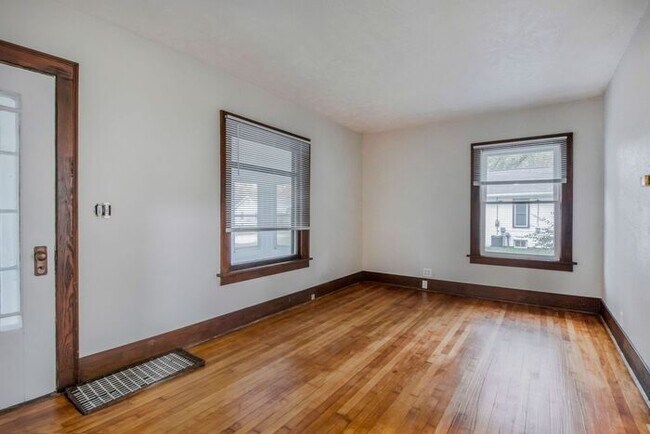 Foto del edificio - 548 Dayton Ave