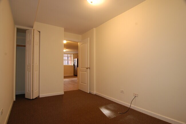 Building Photo - 5322 N Francisco Ave