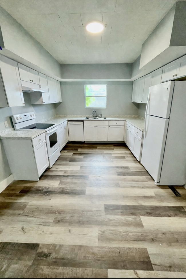 Building Photo - Beautifully Remodeled 4BR/2BA Lakeland Home NO APPLICATION FEE!