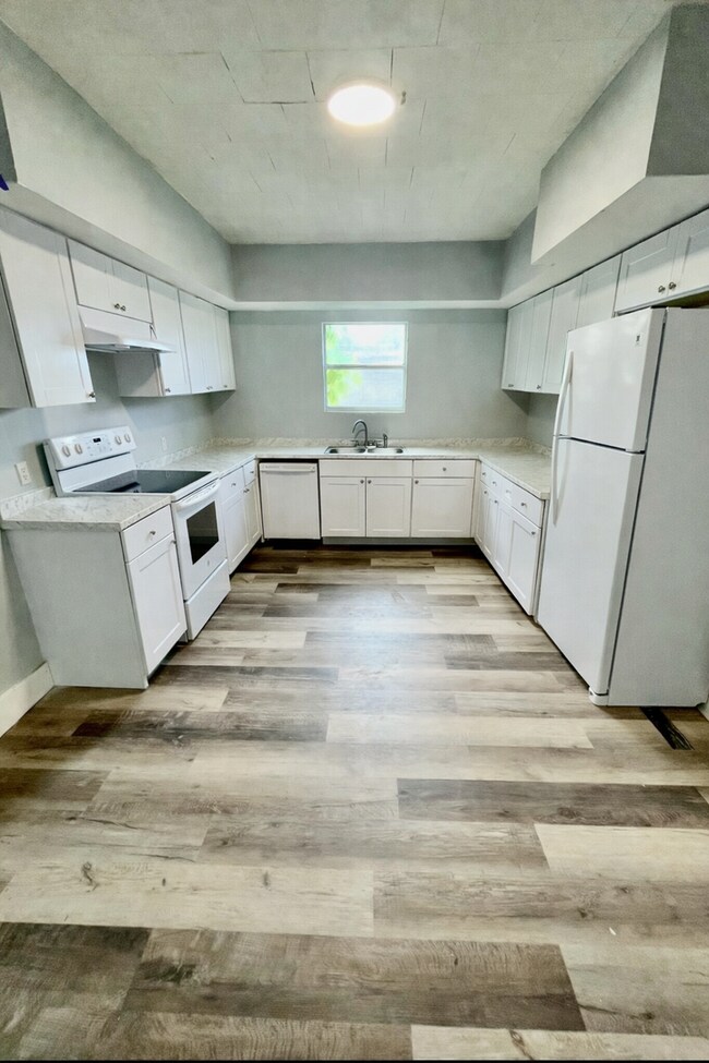 Foto del edificio - Beautifully Remodeled 4BR/2BA Lakeland Home NO APPLICATION FEE!
