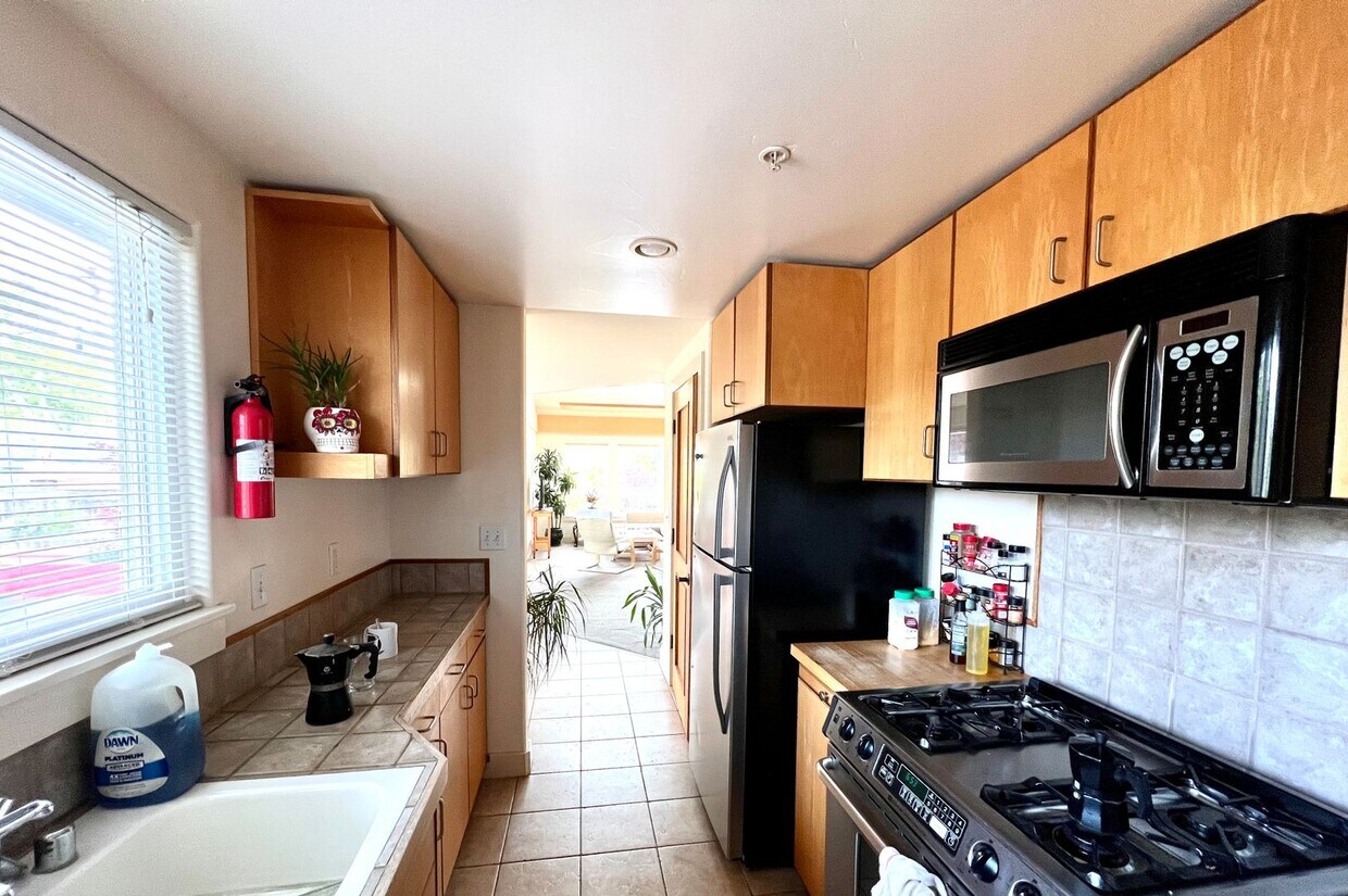 Building Photo - 406 Mission