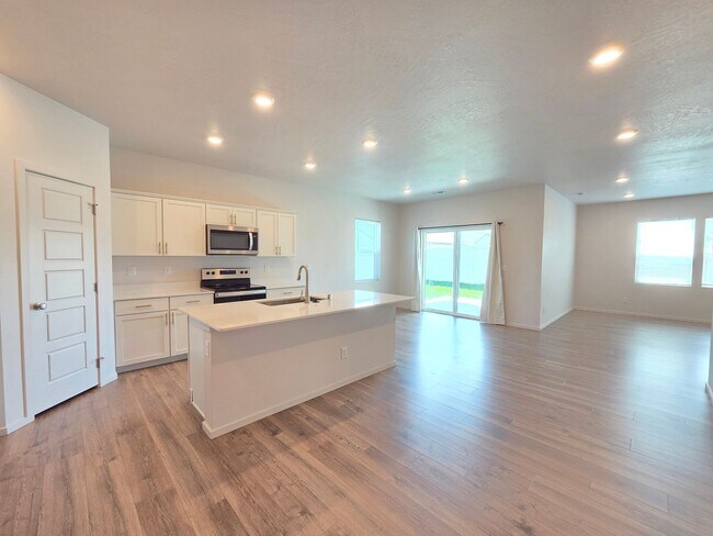 Foto del edificio - $2,800 - Beautiful Newer Construction Home in Cheney