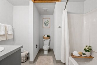 Building Photo - 100 S Gay St